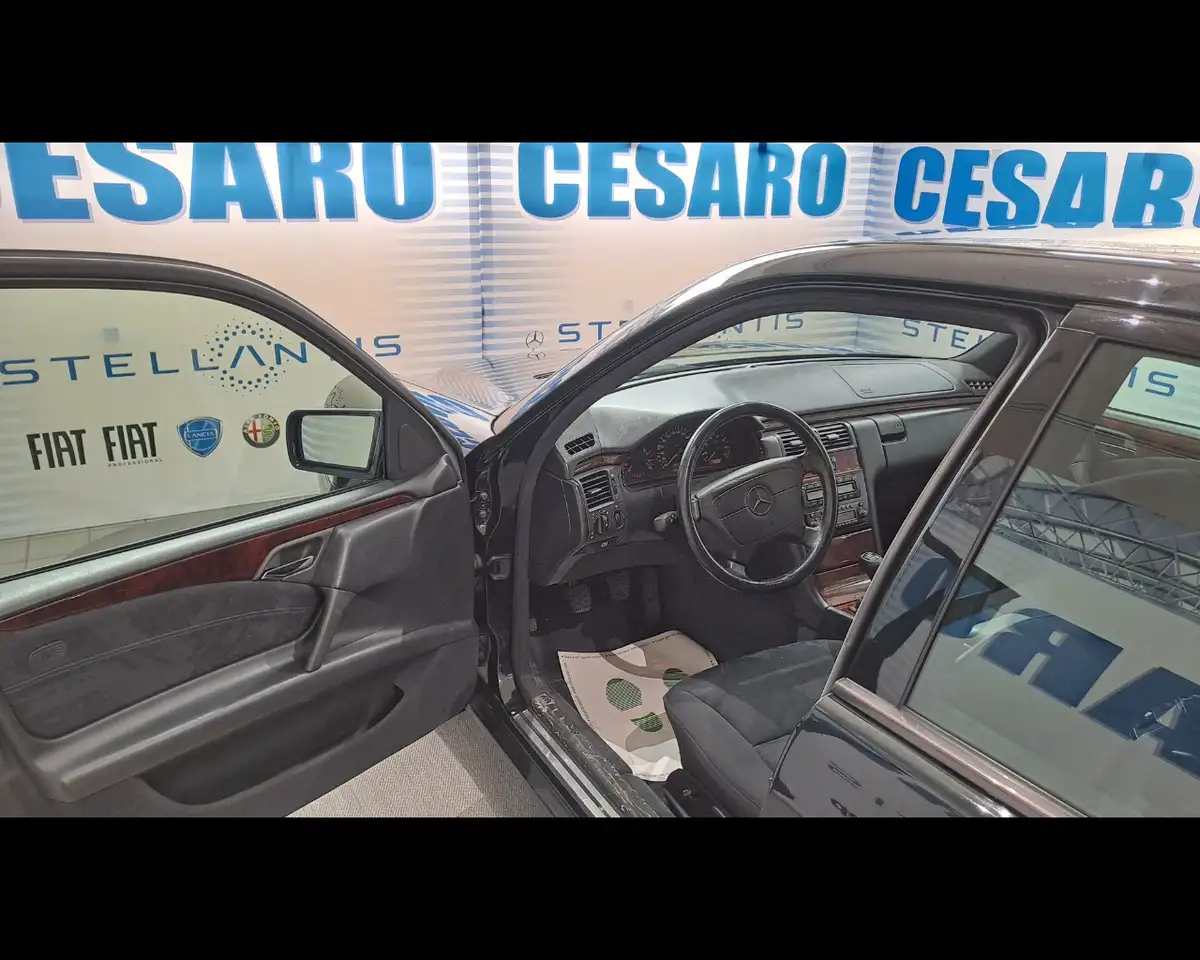 Mercedes-Benz E 200 200 k Elegance, foto 5
