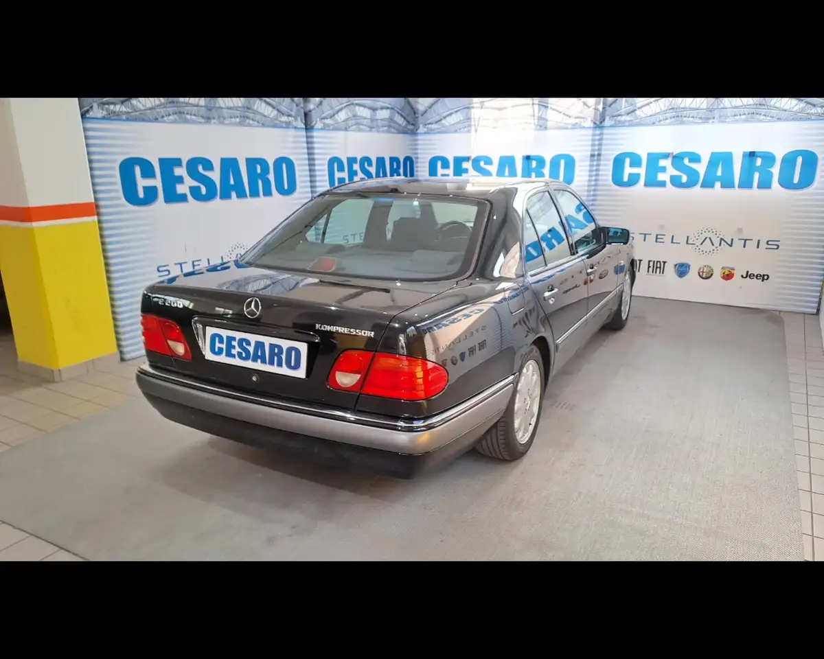 Mercedes-Benz E 200 200 k Elegance, foto 3
