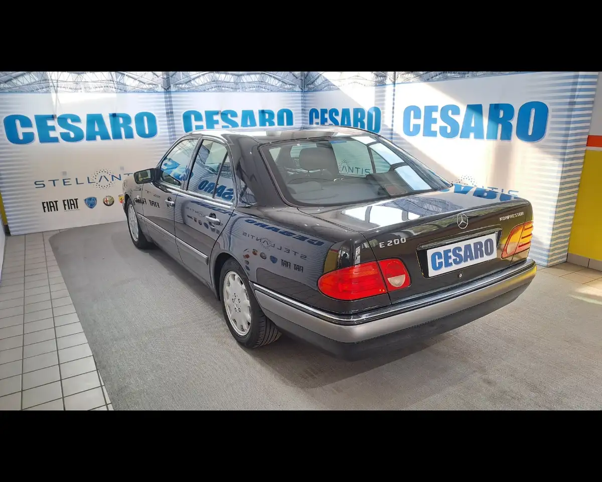 Mercedes-Benz E 200 200 k Elegance, foto 4