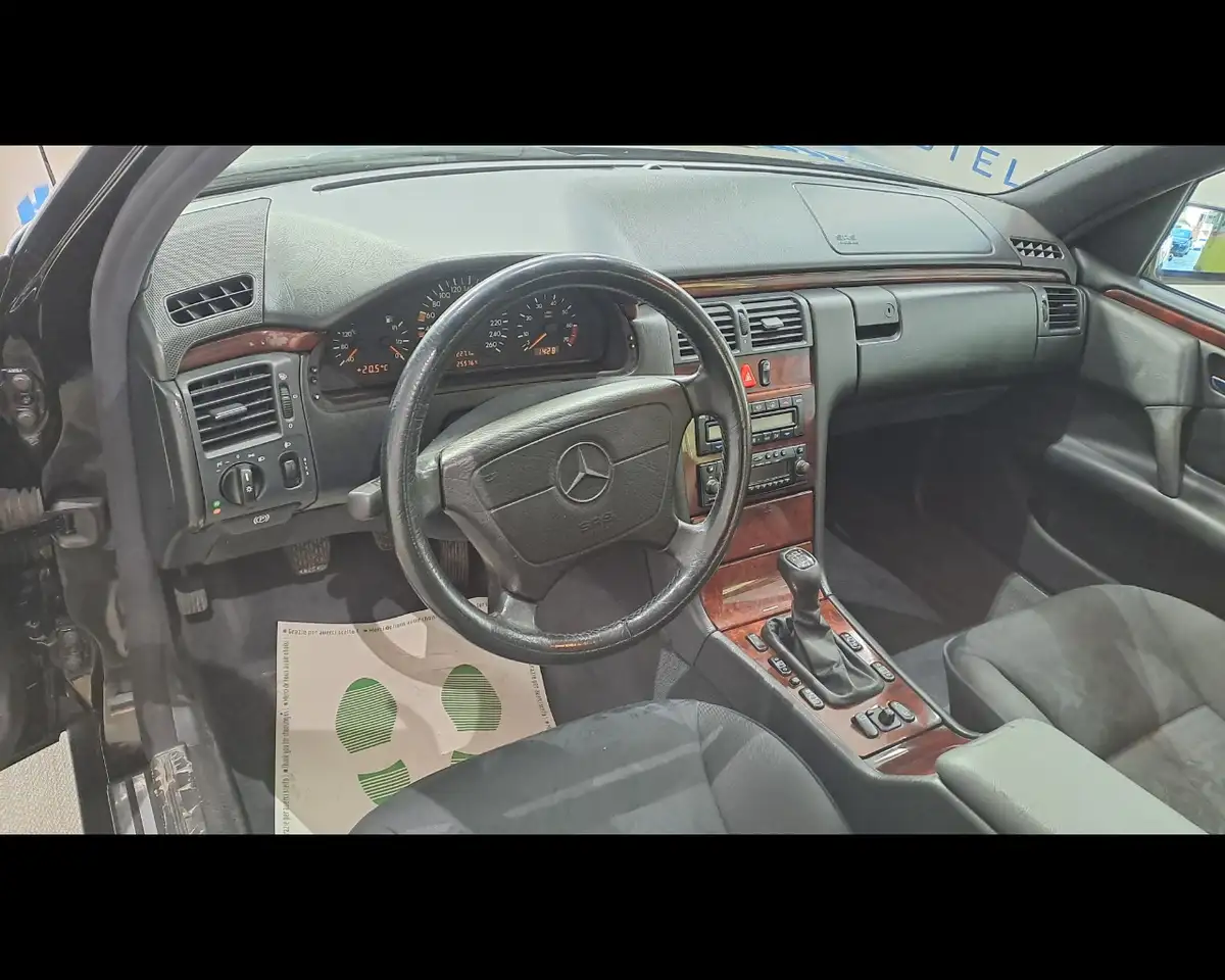 Mercedes-Benz E 200 200 k Elegance, foto 6
