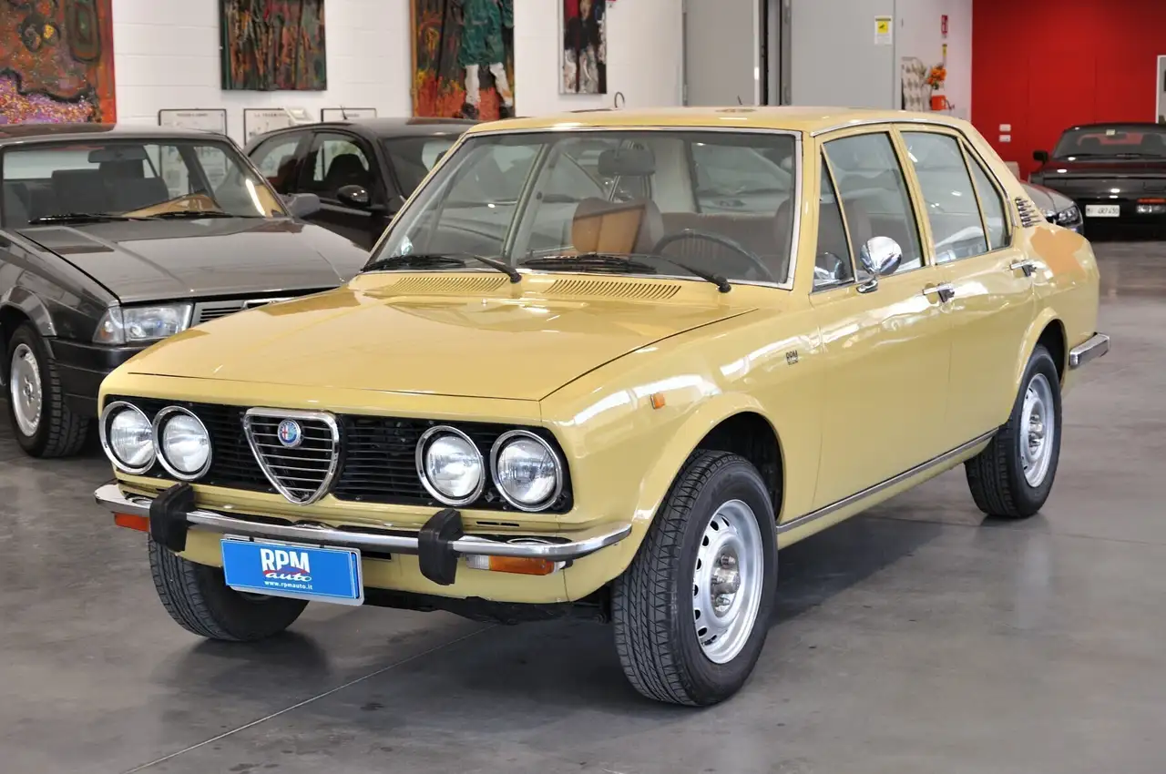 Alfa Romeo Alfetta 1.8 scudo largo Giallo Piper, foto 4