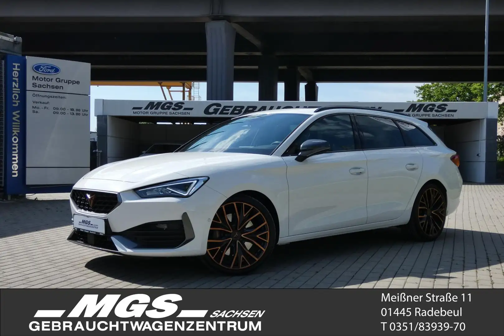 CUPRA Leon ST VZ 4Drive #AHK #PANO #NAVI #BEATS #19ZOLL Weiß - 1