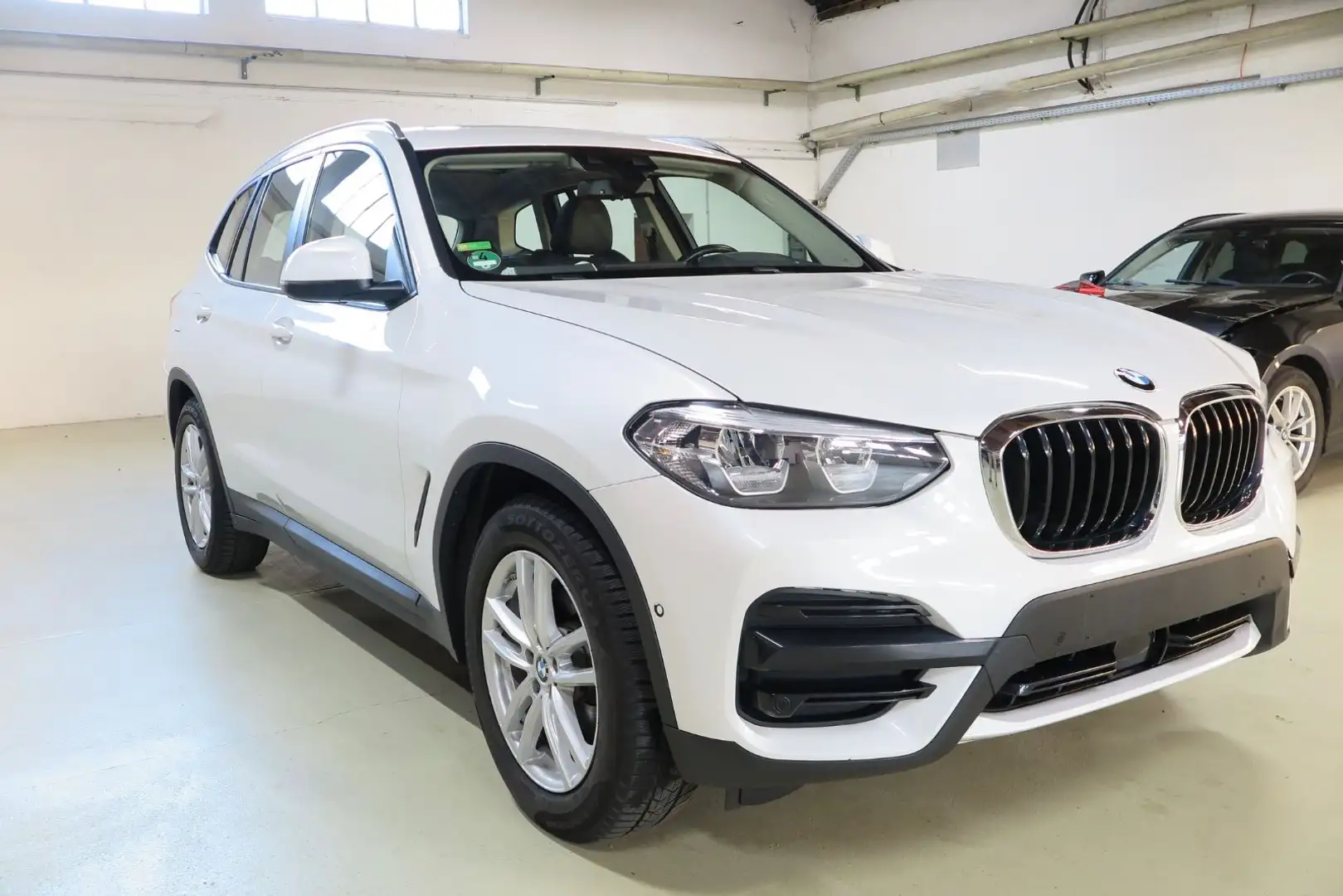 BMW X3 xDrive 20d X line AUT. PANO HUD LEDER H&K Weiß - 1