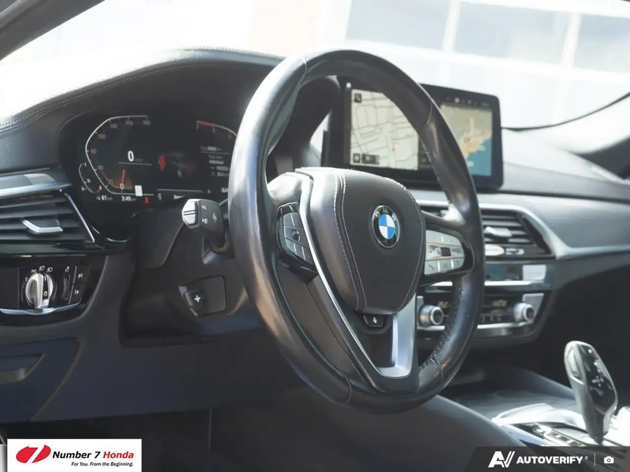 BMW 5 Series снимка BMW 5 Series