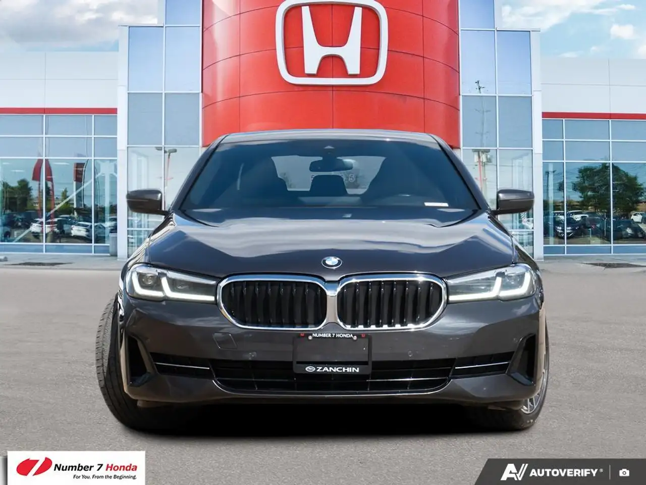 BMW 5 Series снимка BMW 5 Series