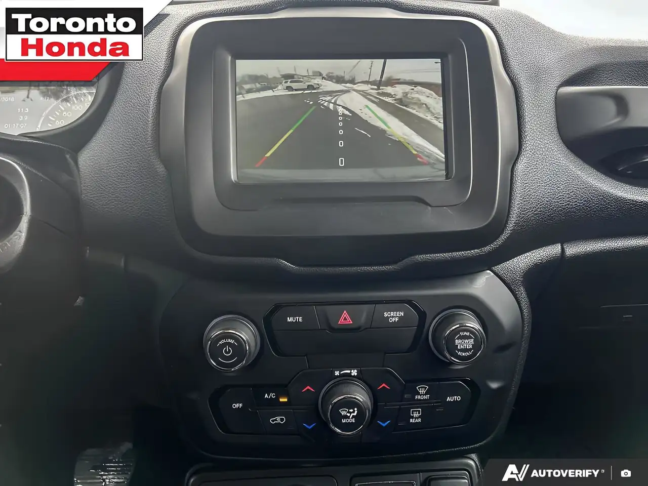 Jeep Renegade снимка Jeep Renegade