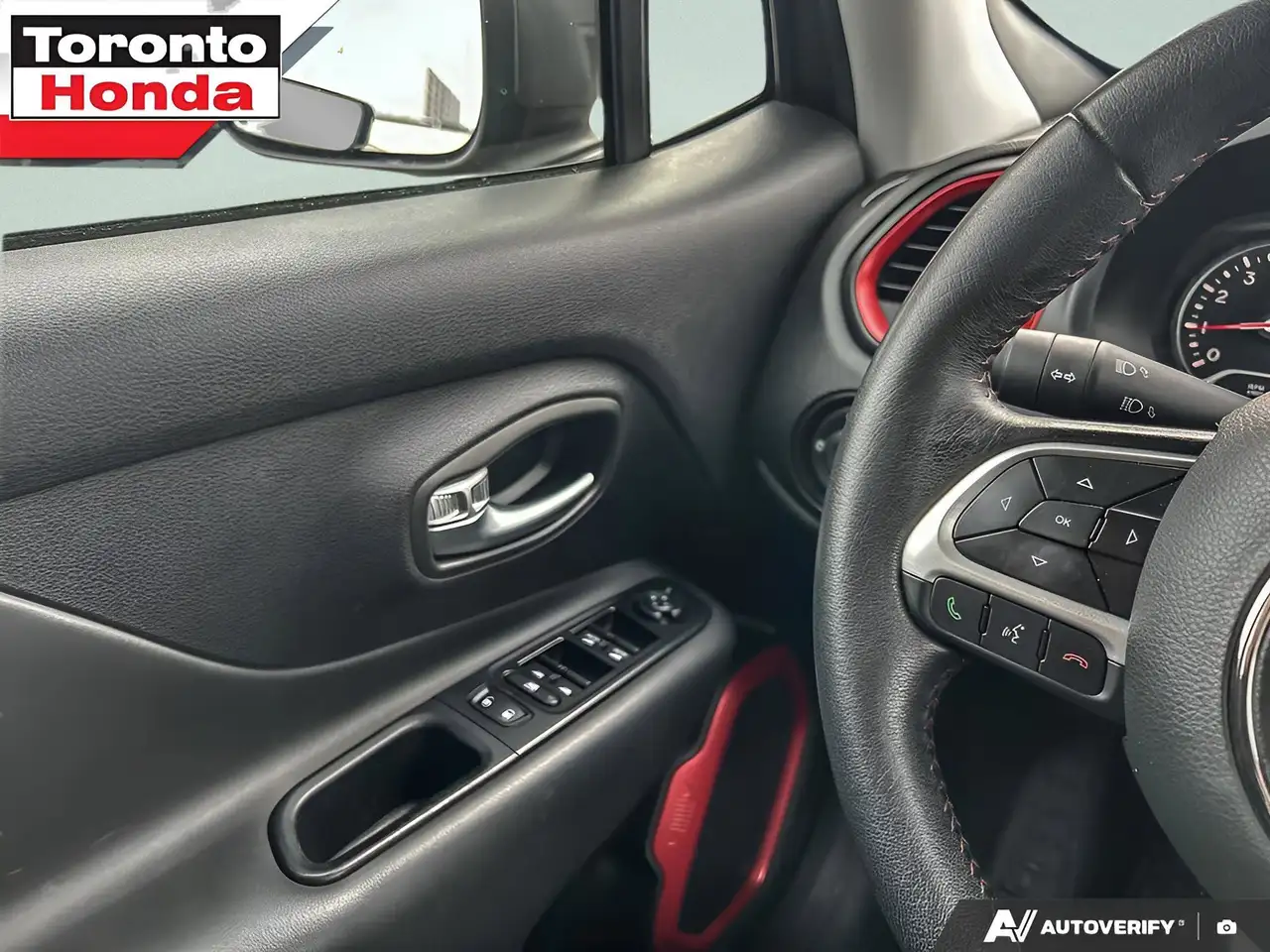 Jeep Renegade снимка Jeep Renegade