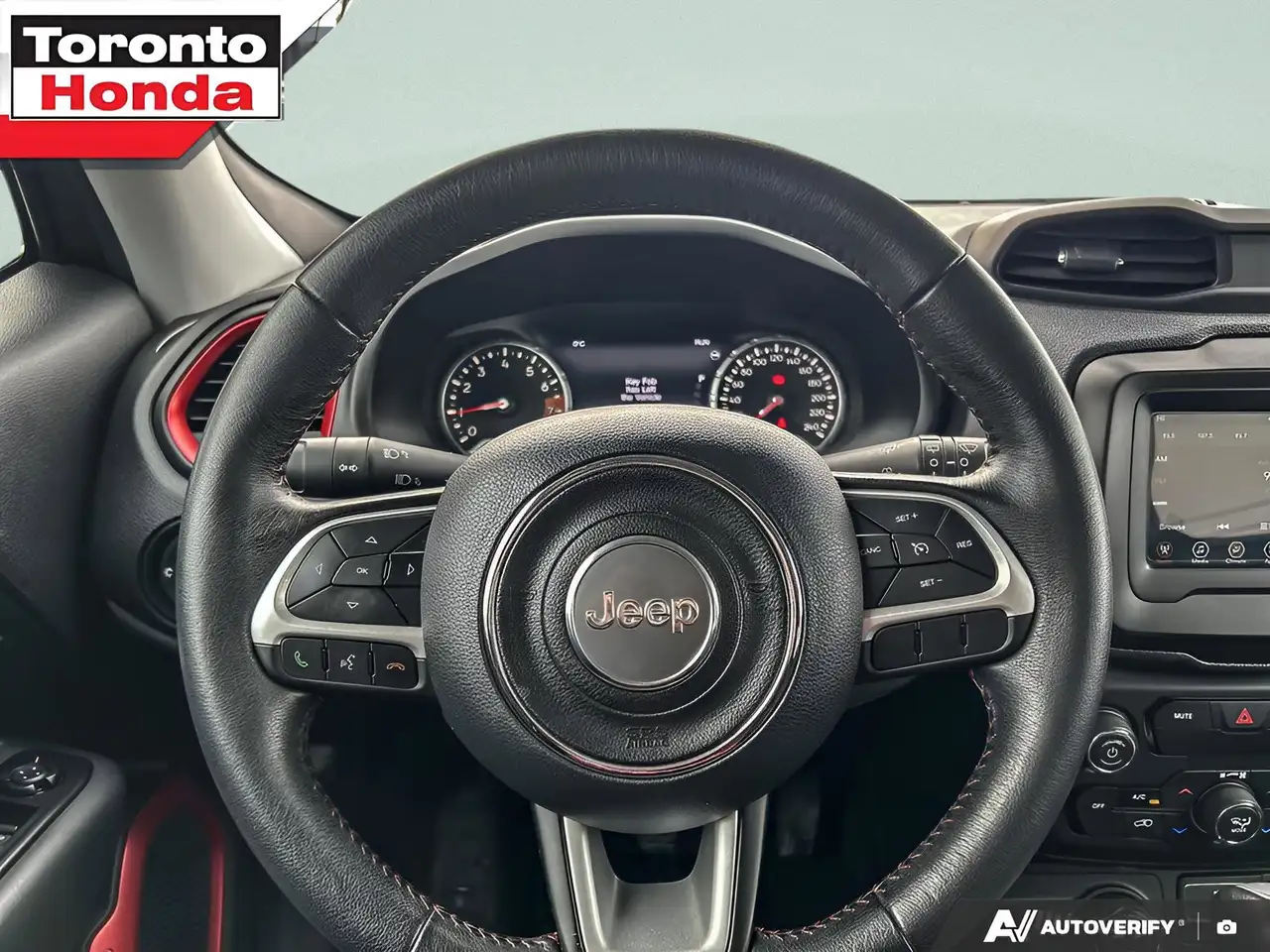 Jeep Renegade снимка Jeep Renegade