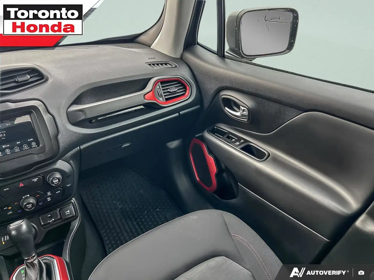 Jeep Renegade снимка Jeep Renegade