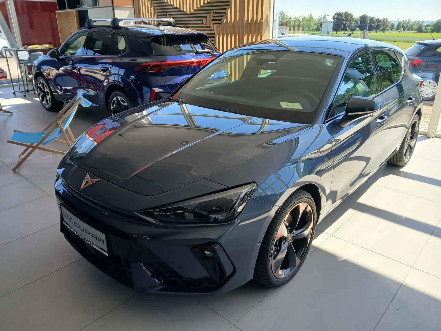 CUPRA Leon 1.5 eTSI DSG Grau - 2