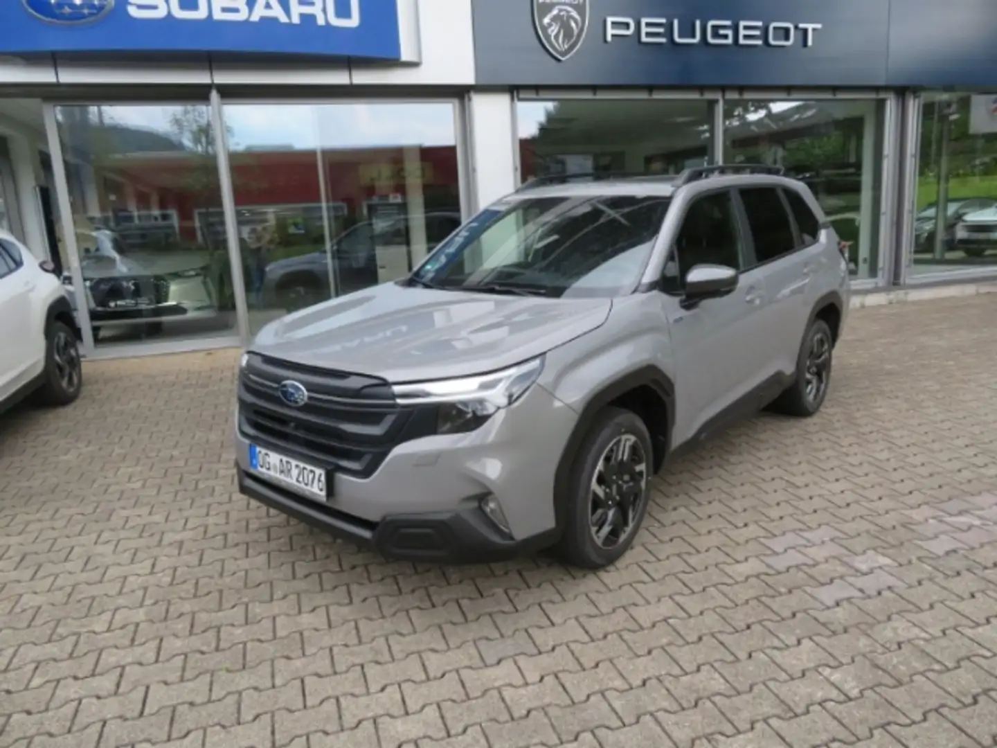 Subaru Forester 2.0ie Lineartronic Exclusive Panorama Navi Dyn. Ku Grau - 1