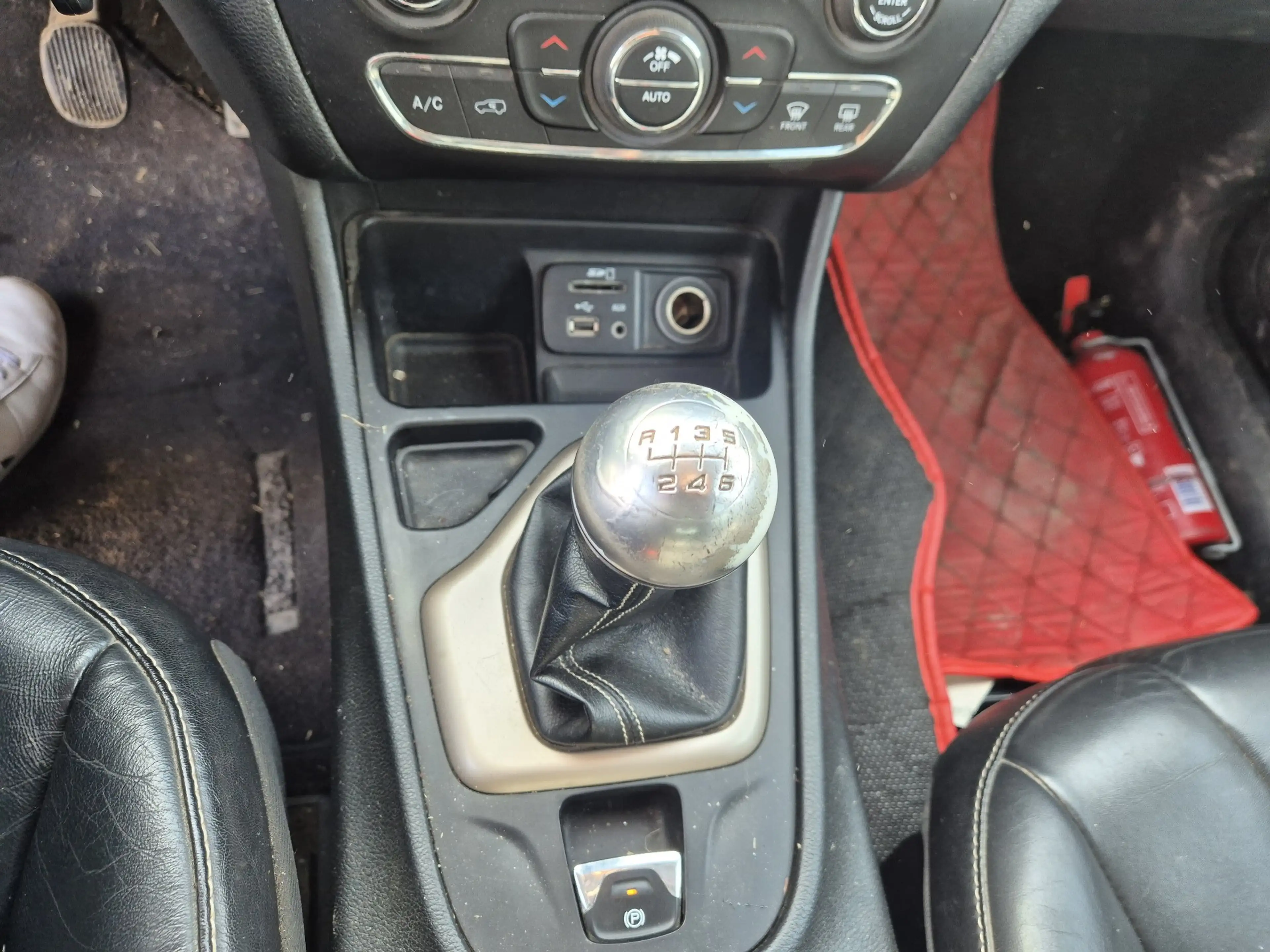 Jeep Cherokee 2.0 MJD 2WD Longitude / Marchand ou Export — photo 13