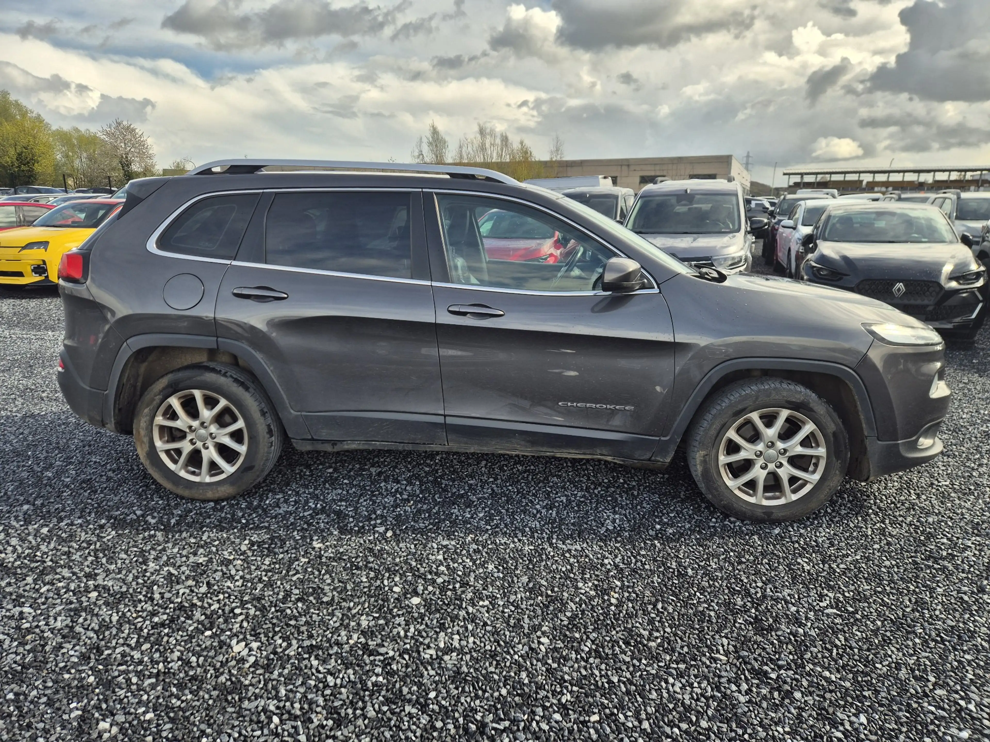 Jeep Cherokee 2.0 MJD 2WD Longitude / Marchand ou Export — photo 7