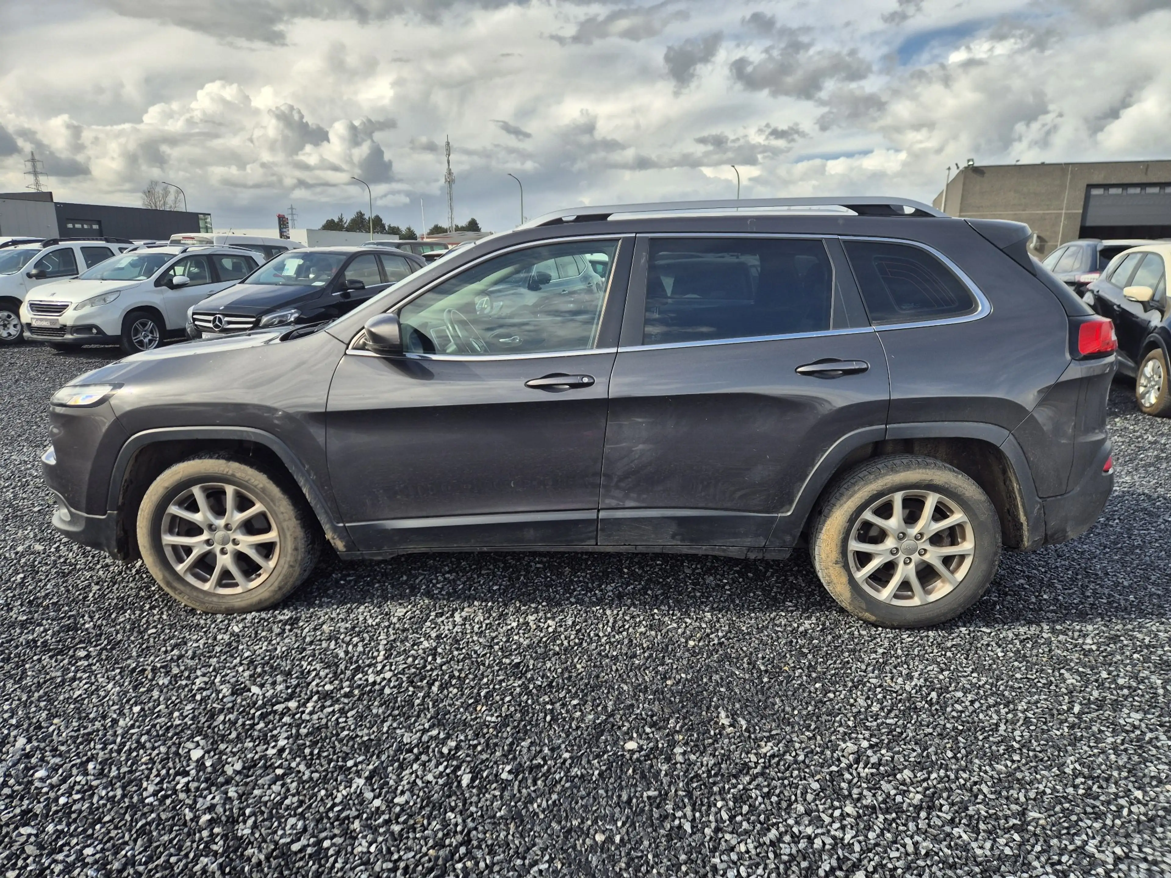 Jeep Cherokee 2.0 MJD 2WD Longitude / Marchand ou Export — photo 8
