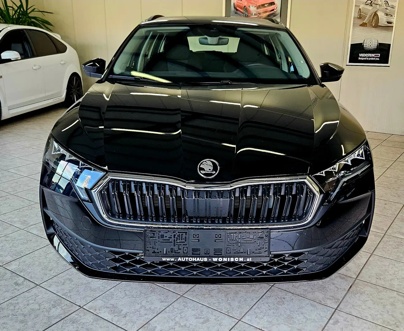 Skoda Octavia Essence *Winterpak. *Parksen. *Tempomat *Fulllink Schwarz - 2