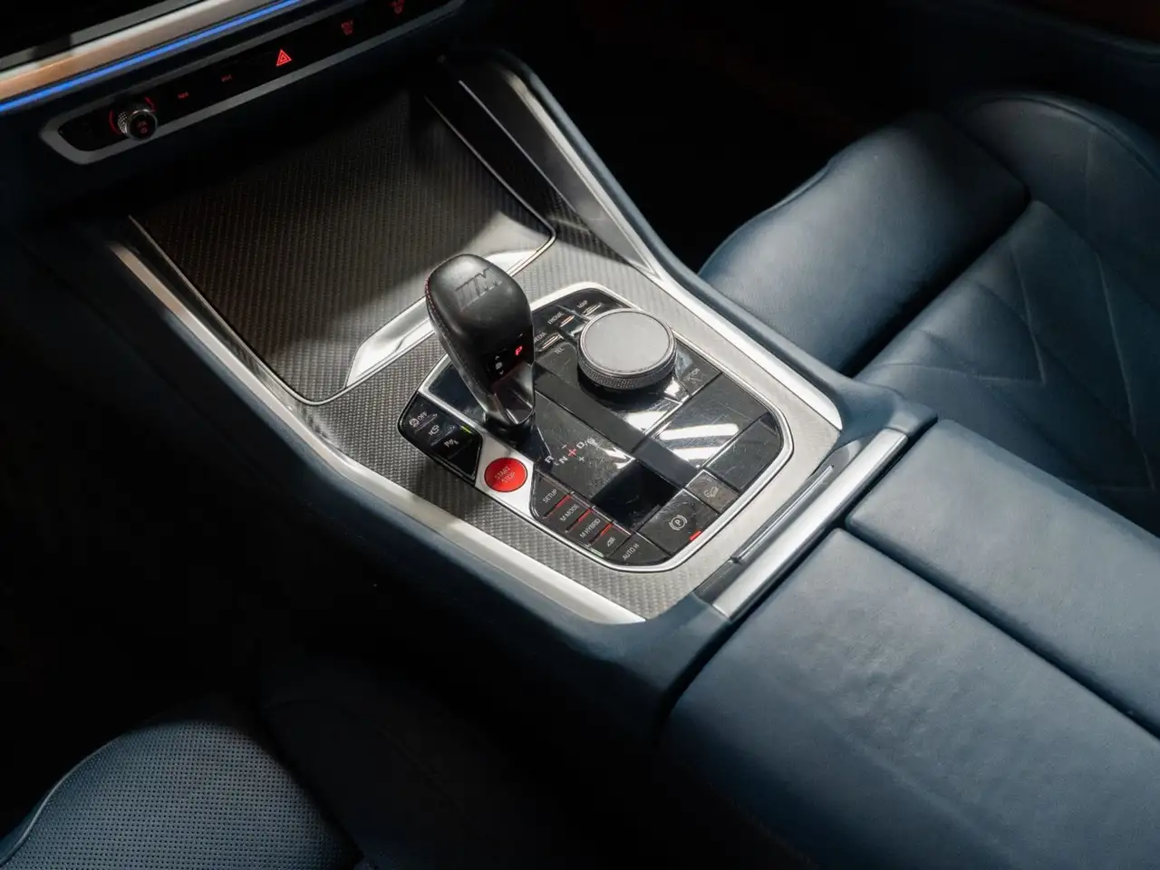 BMW XM снимка BMW XM