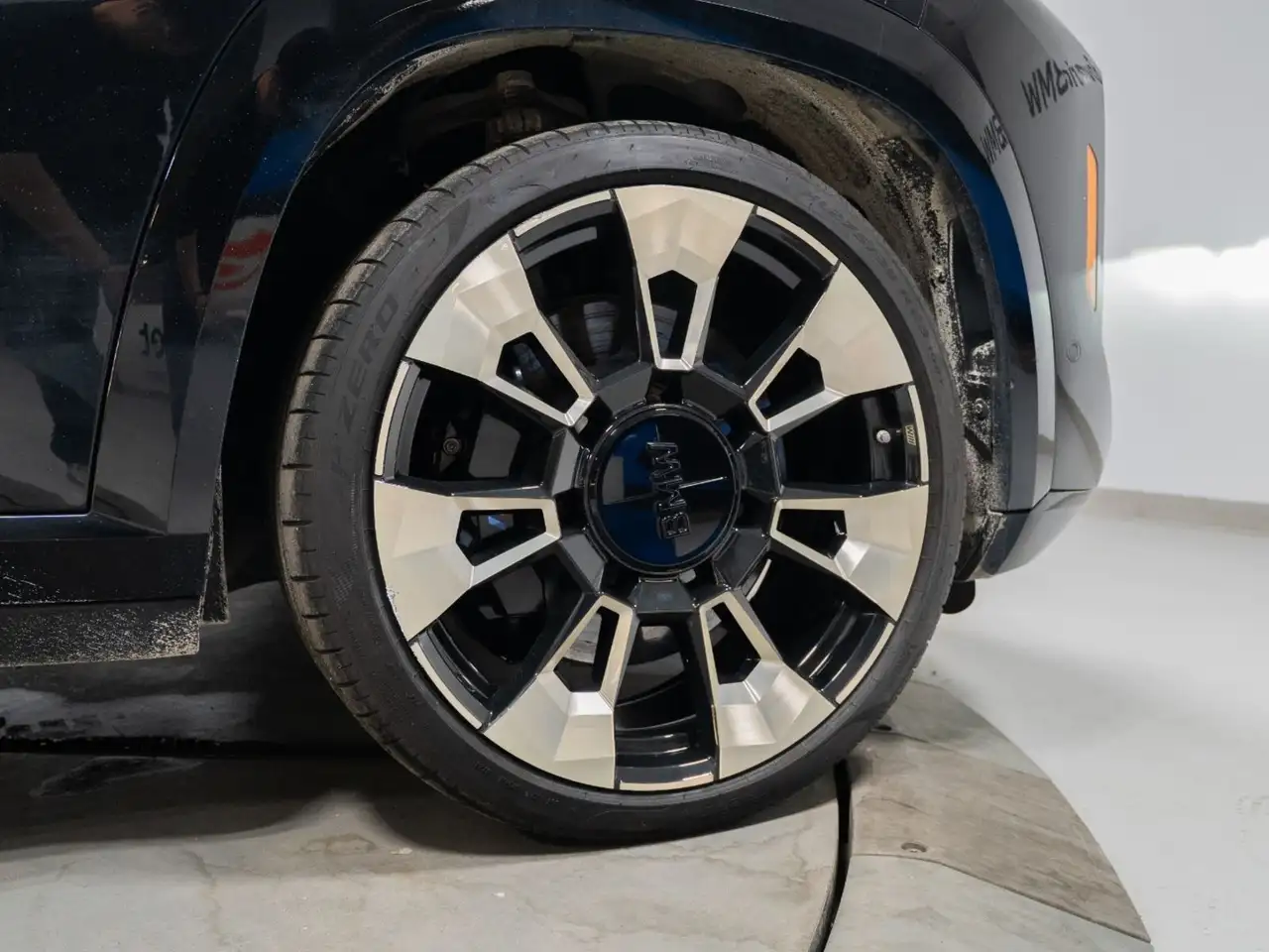 BMW XM снимка BMW XM