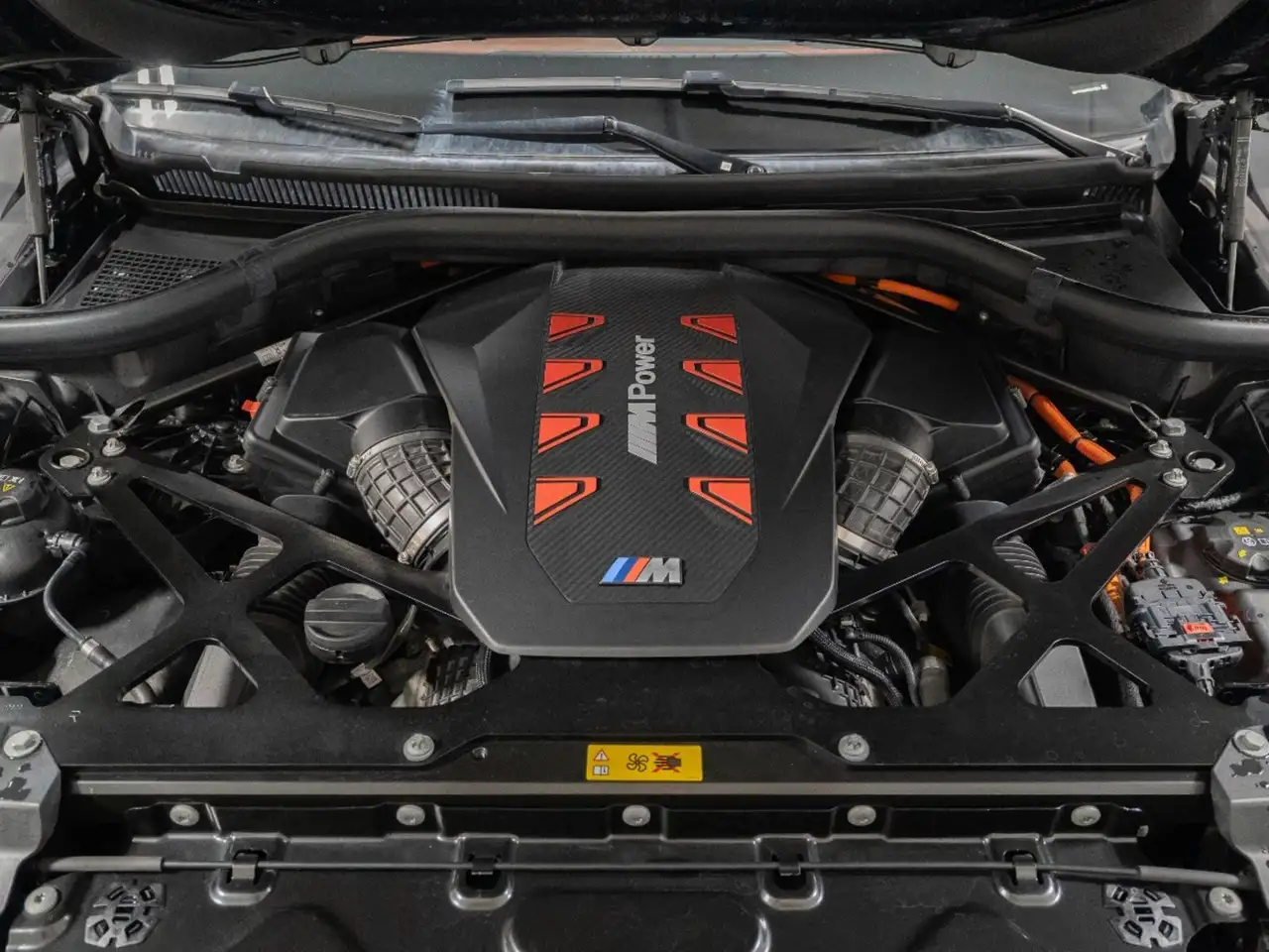 BMW XM снимка BMW XM