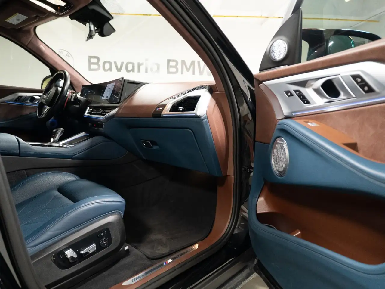 BMW XM снимка BMW XM