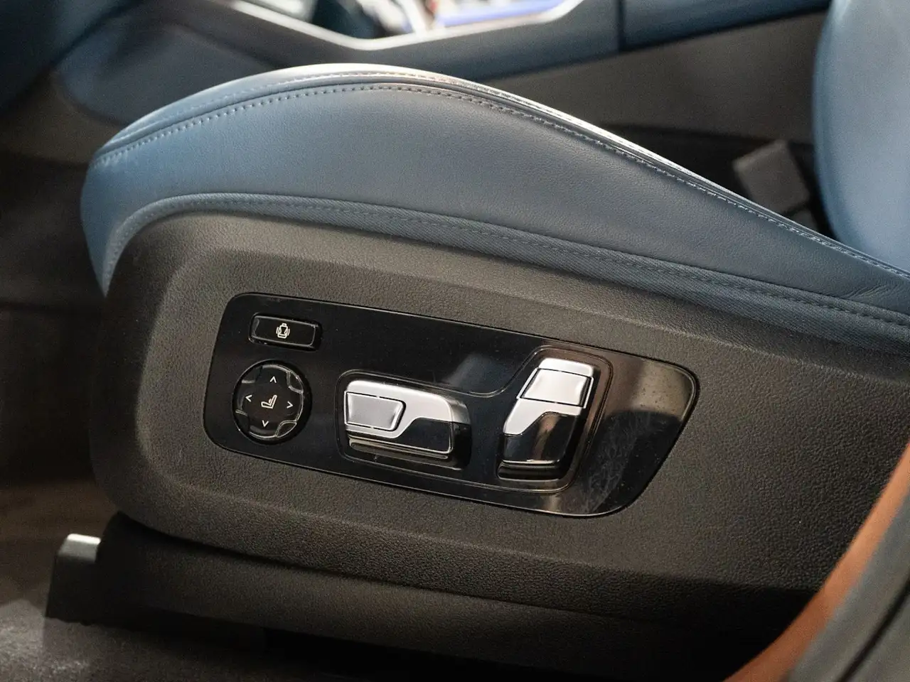 BMW XM снимка BMW XM