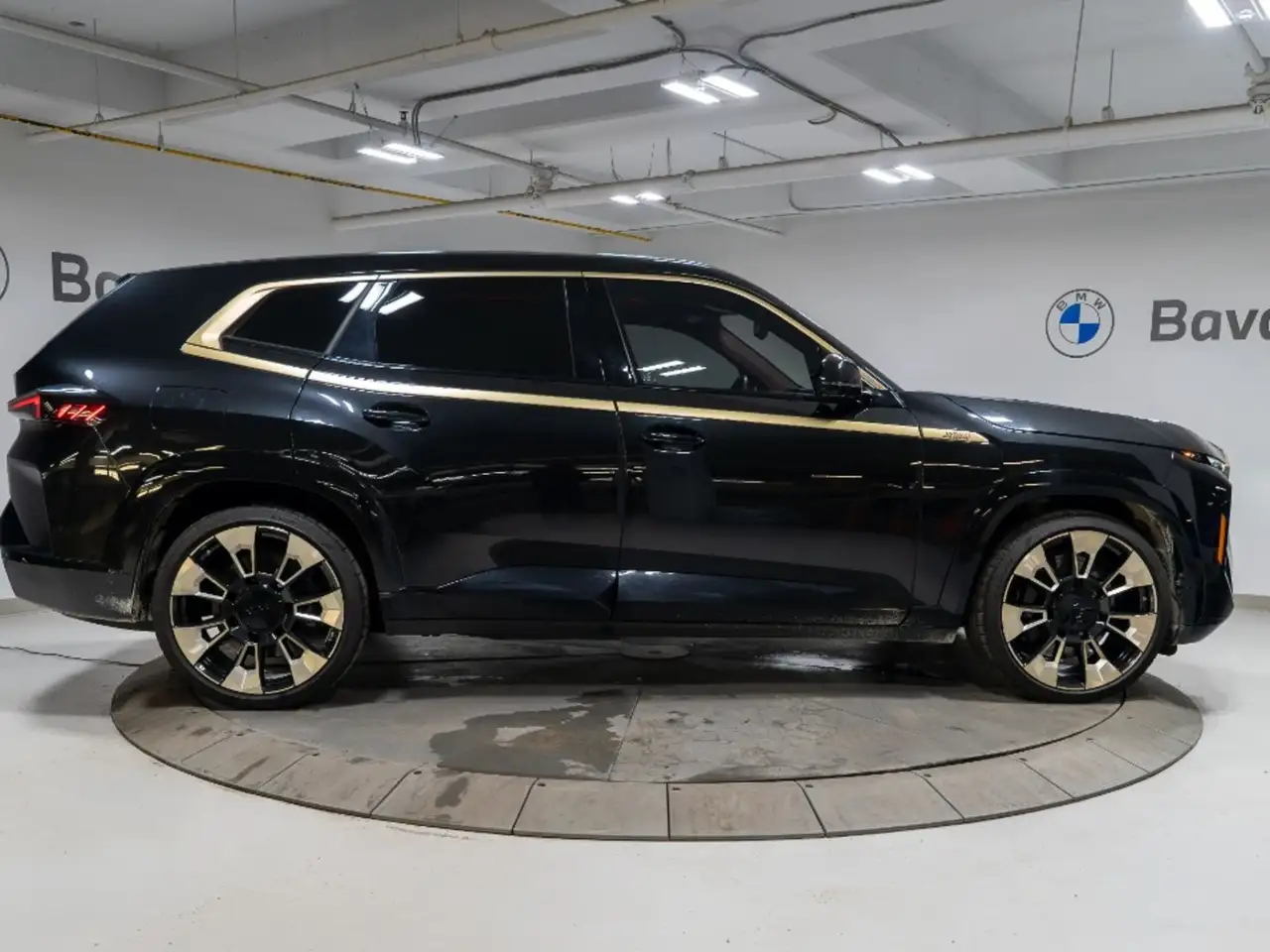 BMW XM снимка BMW XM