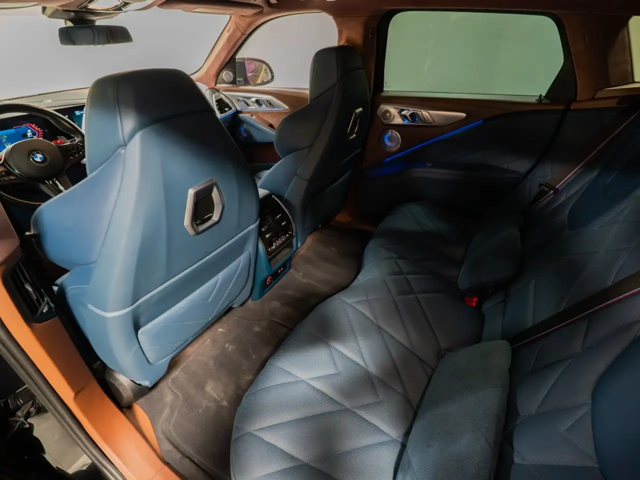 BMW XM снимка BMW XM