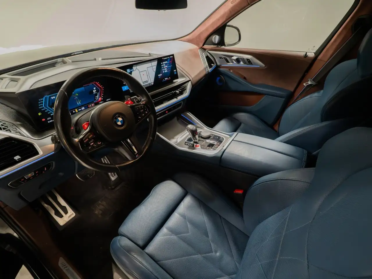 BMW XM снимка BMW XM
