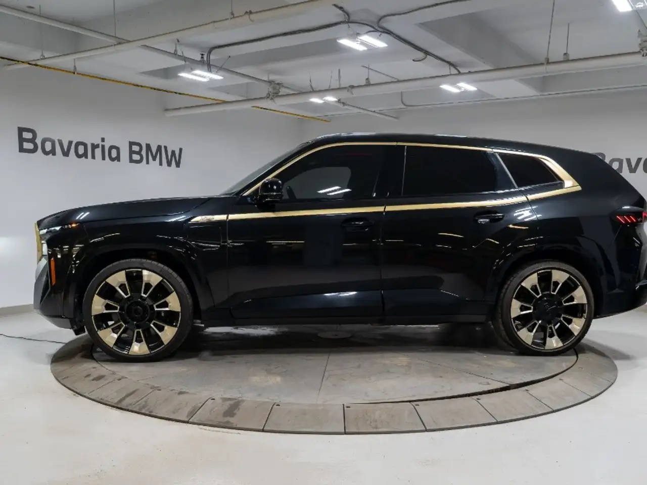 BMW XM снимка BMW XM