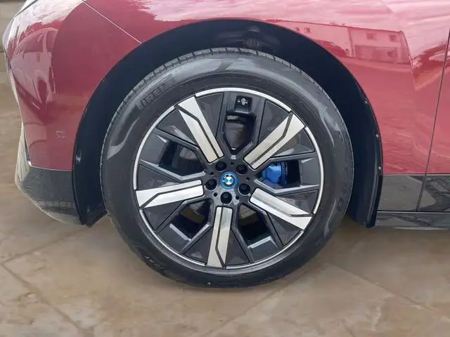 BMW Ix view 3