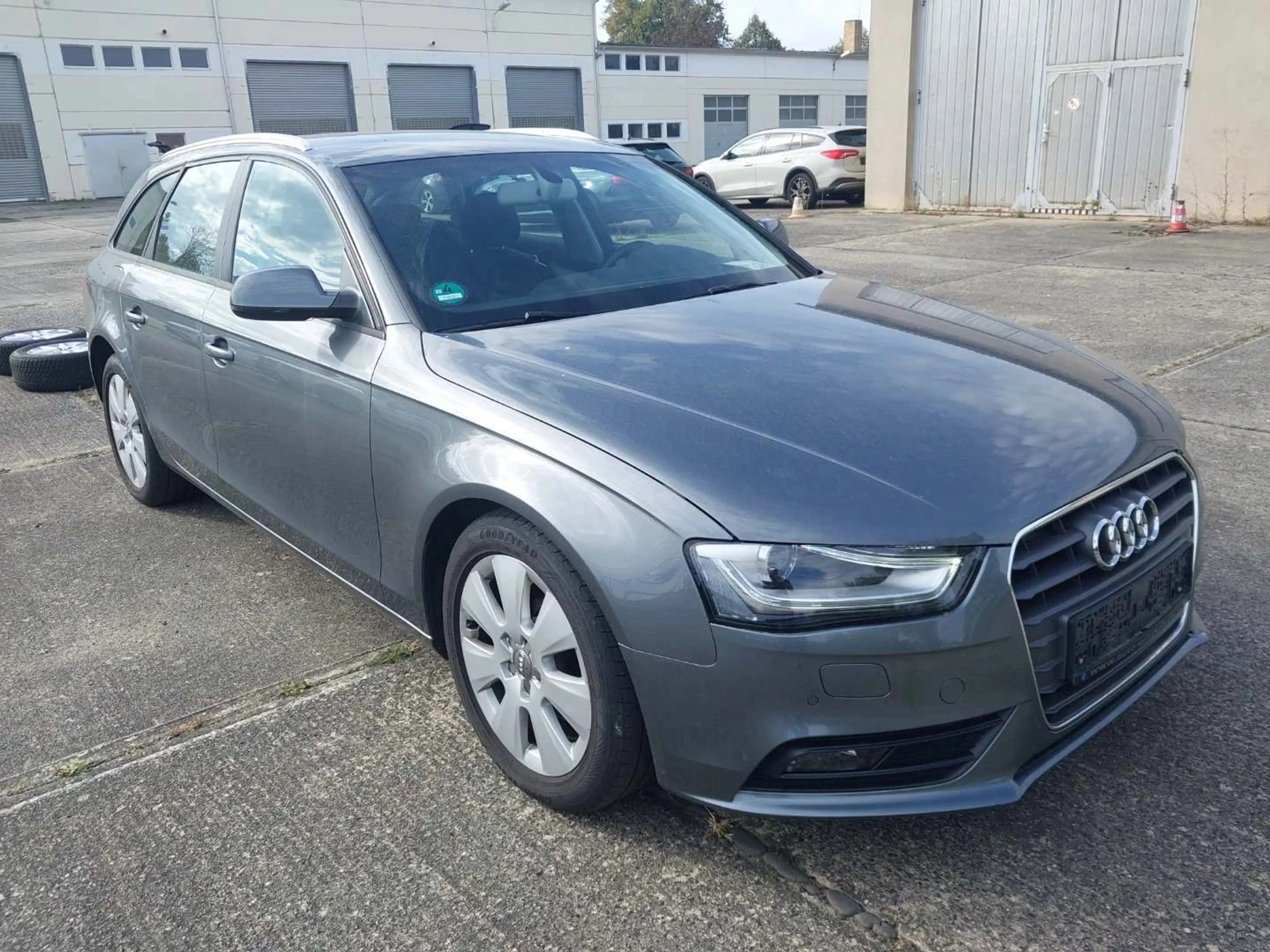 Audi A4 A4 Avant 2.0 TDI DPF Attraction 1.Hand "TÜV NEU" — photo 2