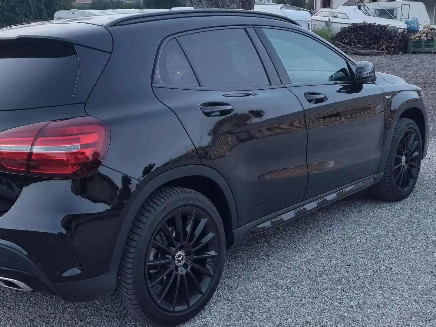 Mercedes-Benz GLA 200 GLA 200 d Night Edition auto Nero - 2