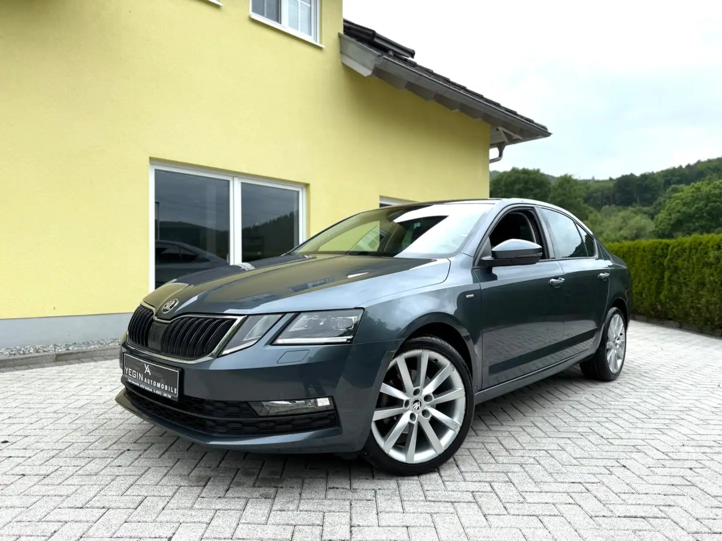 Skoda Octavia Lim. 1.4 TSI Drive-Navi-LED-38TKM-1.Hand Gris - 2