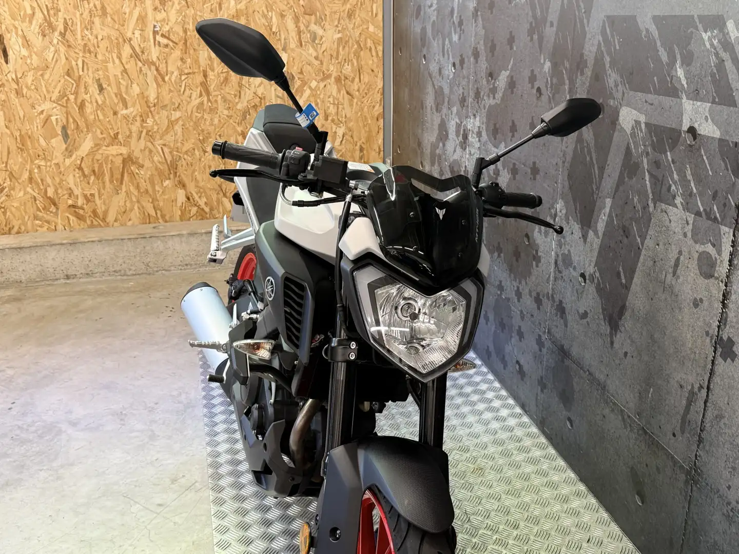 Yamaha MT-125 Grijs - 2