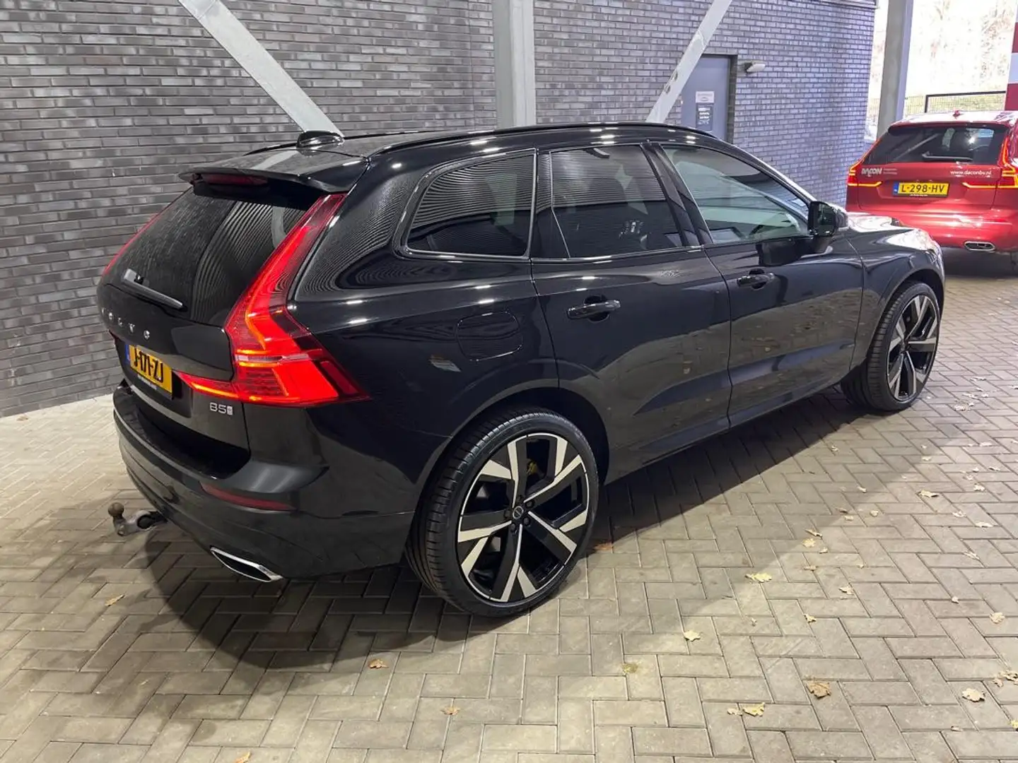 Volvo XC60 B5 R-Design | ACC | 360° Camera | Stoel+Stuurverwa Zwart - 2