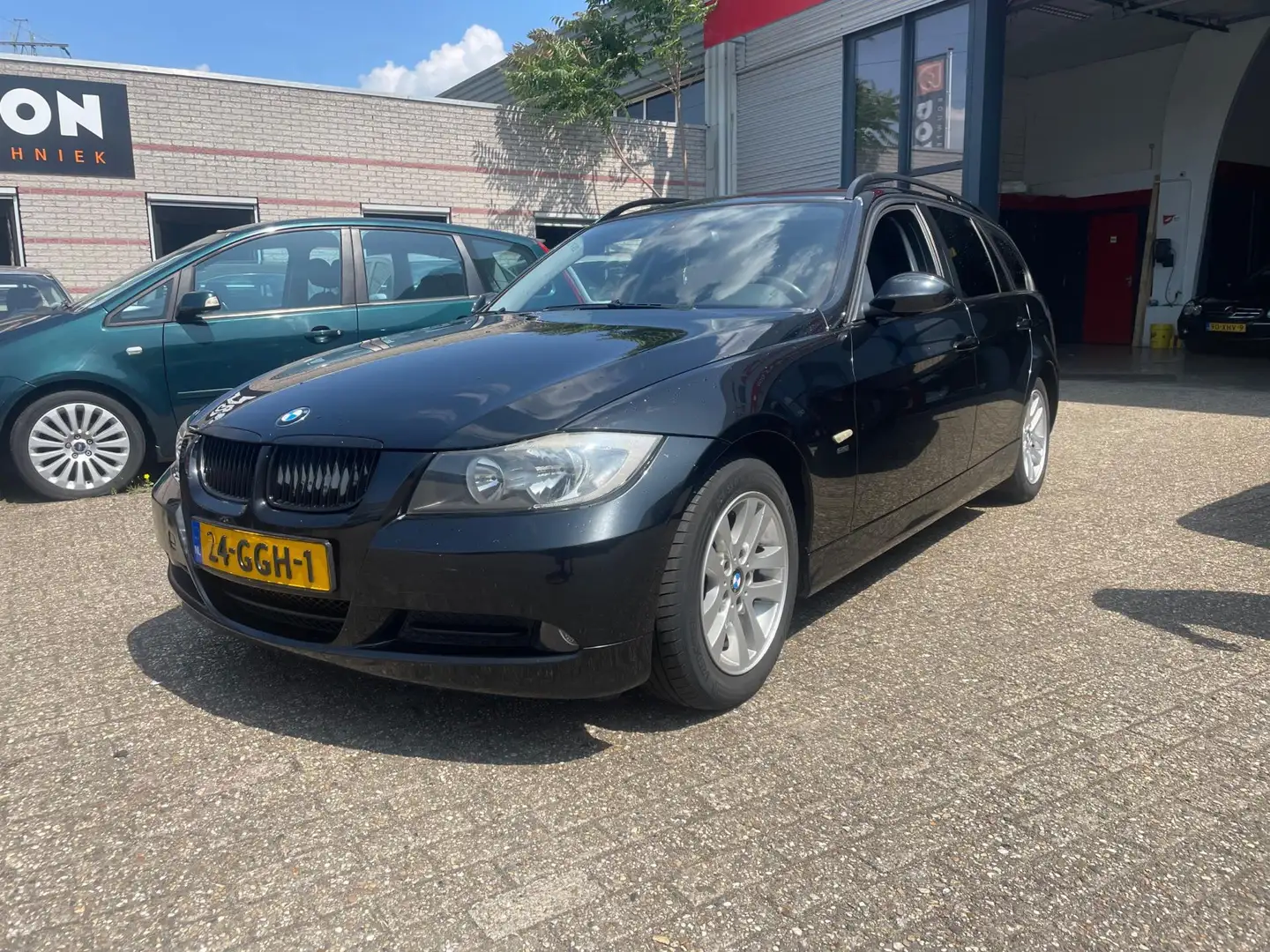 BMW 318 3-serie Touring 318i Executive nette auto Zwart - 1