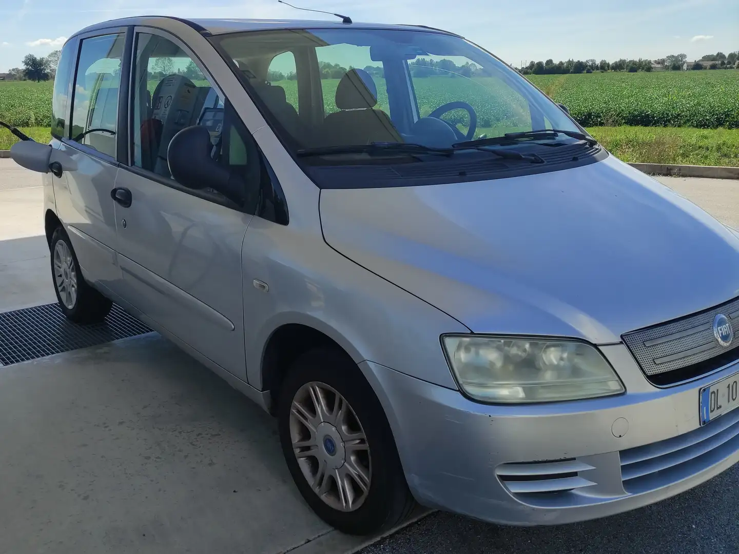 Fiat Multipla Multipla 1.6 16v SX bLupower srebrna - 2