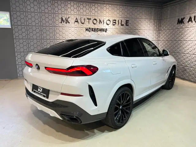 BMW X6 view 10