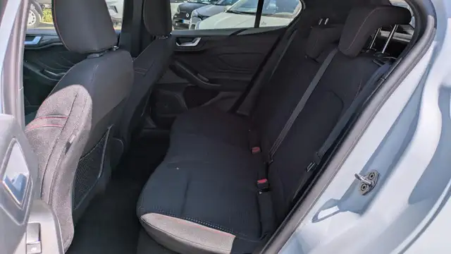 Ford Focus view 15