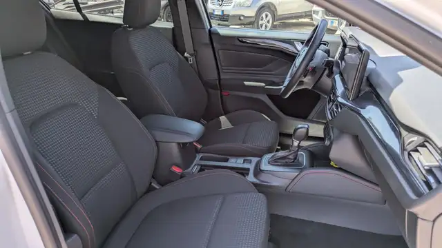 Ford Focus view 14