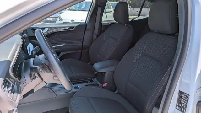 Ford Focus view 13