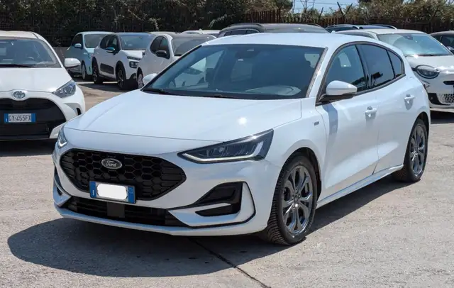 Ford Focus view 2