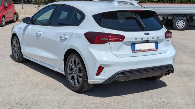 Ford Focus view 4