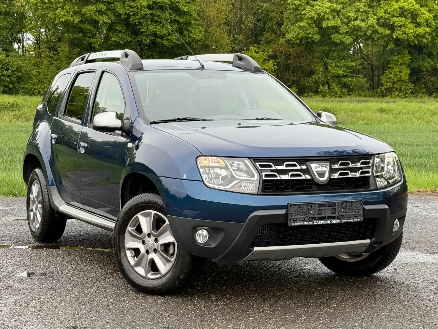Dacia Duster Celebration 4x2 TCe 125 1. Hand Navi PDC Blau - 1