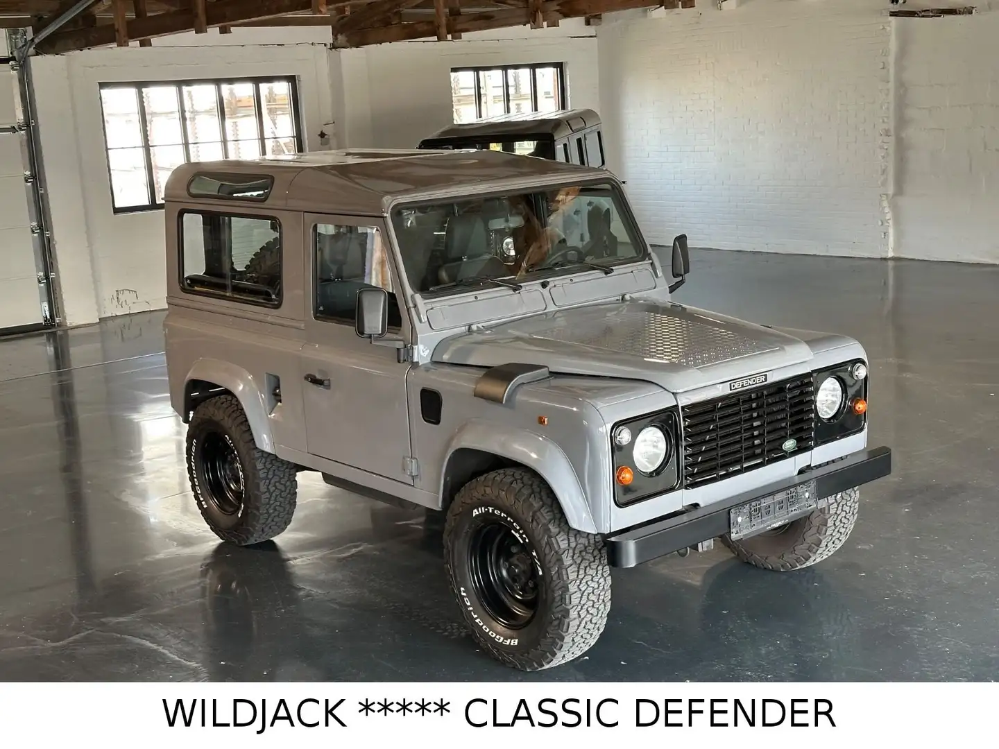 Land Rover Defender 90 Tdi Station Wagon *NEUAUFBAU* Šedá - 1