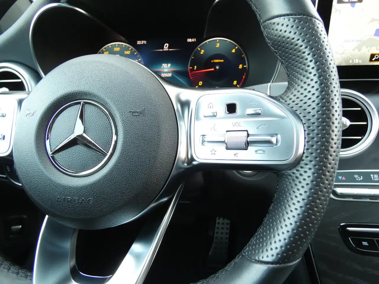 Mercedes-Benz GLC 200 d 4MATIC +AMG+AHK+SHD+MBUX+MBeam+Night 19