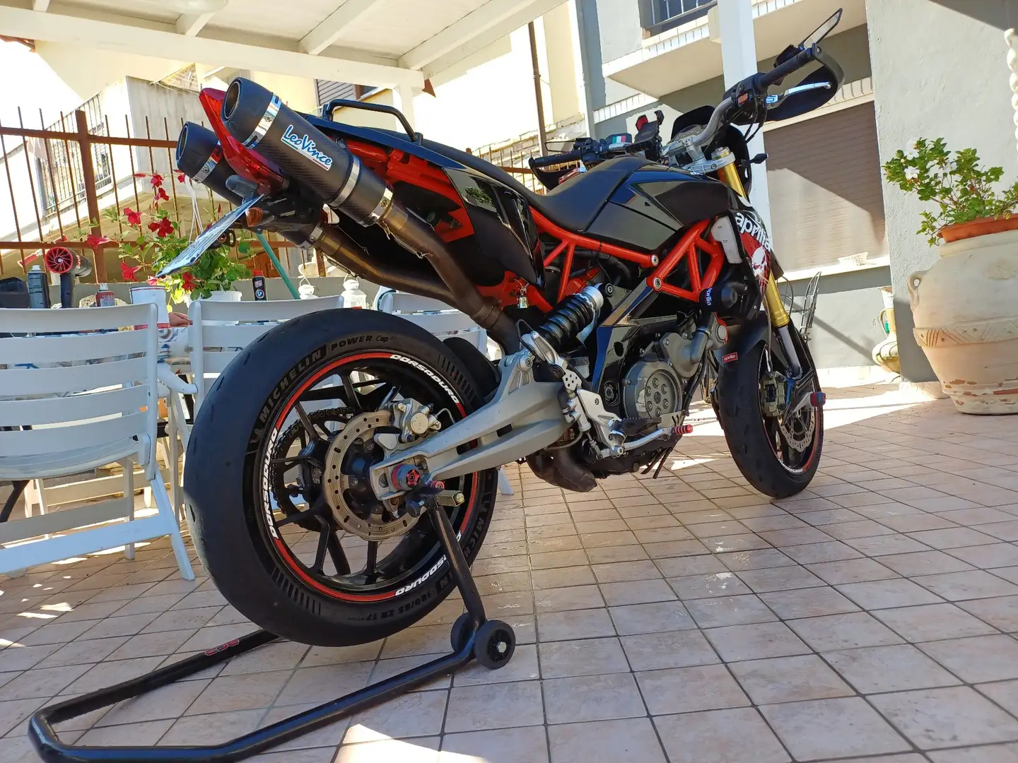 Aprilia Dorsoduro Nero - 1