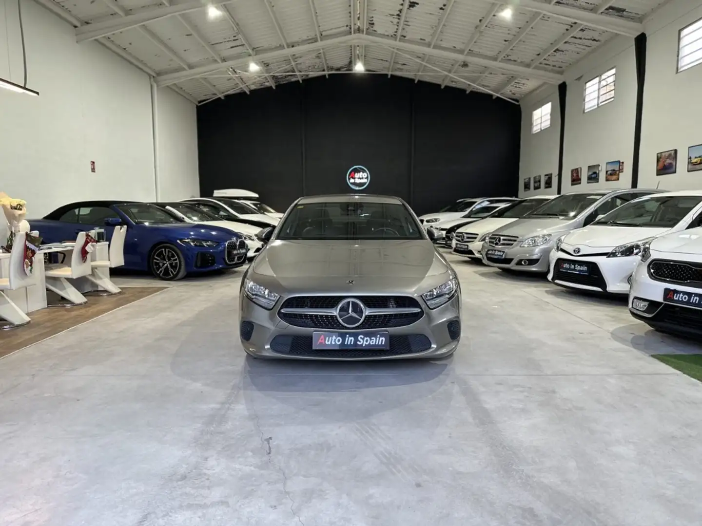 Mercedes-Benz A 180 180d 7G-DCT Grau - 2
