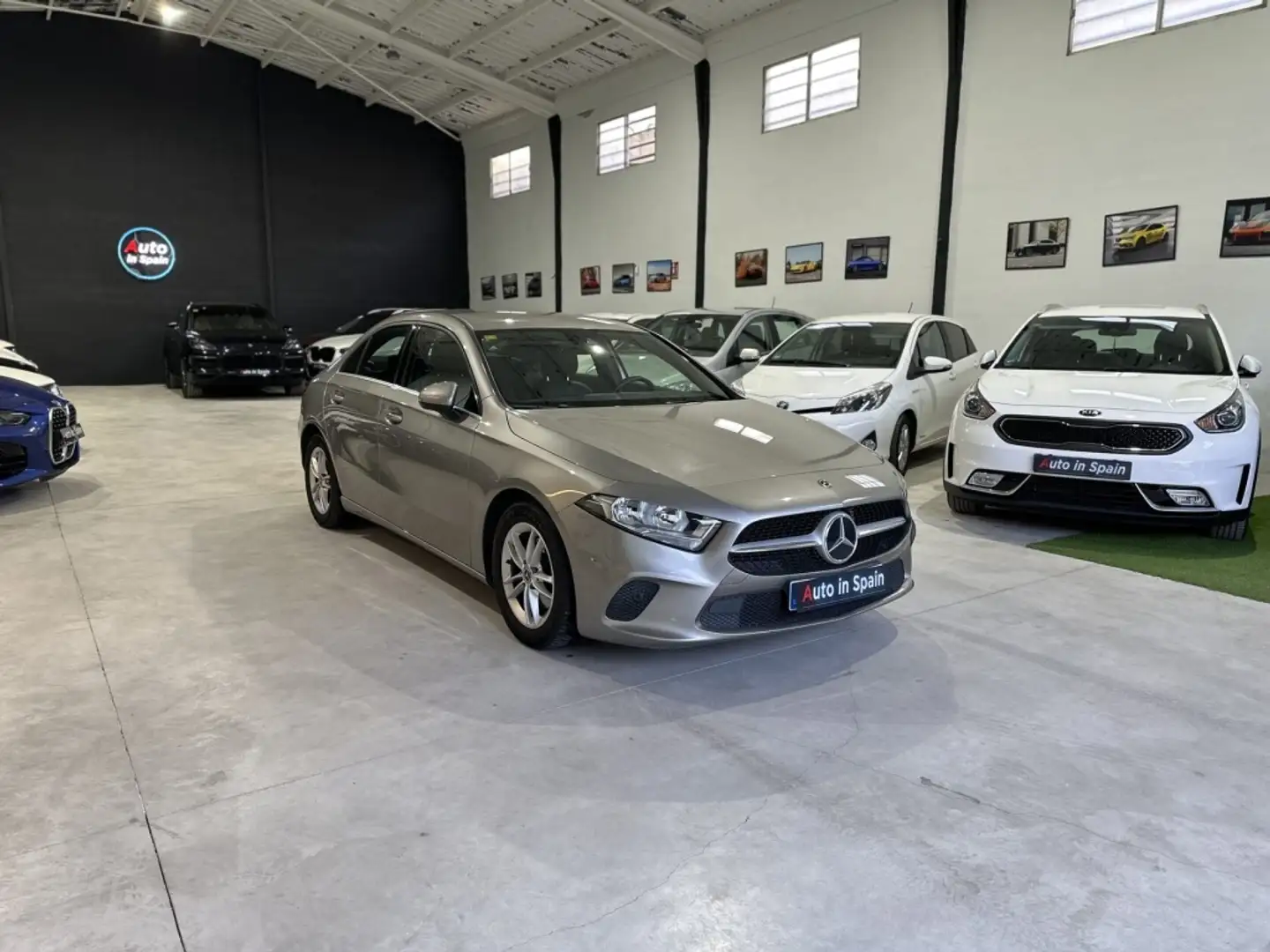 Mercedes-Benz A 180 180d 7G-DCT Grau - 1