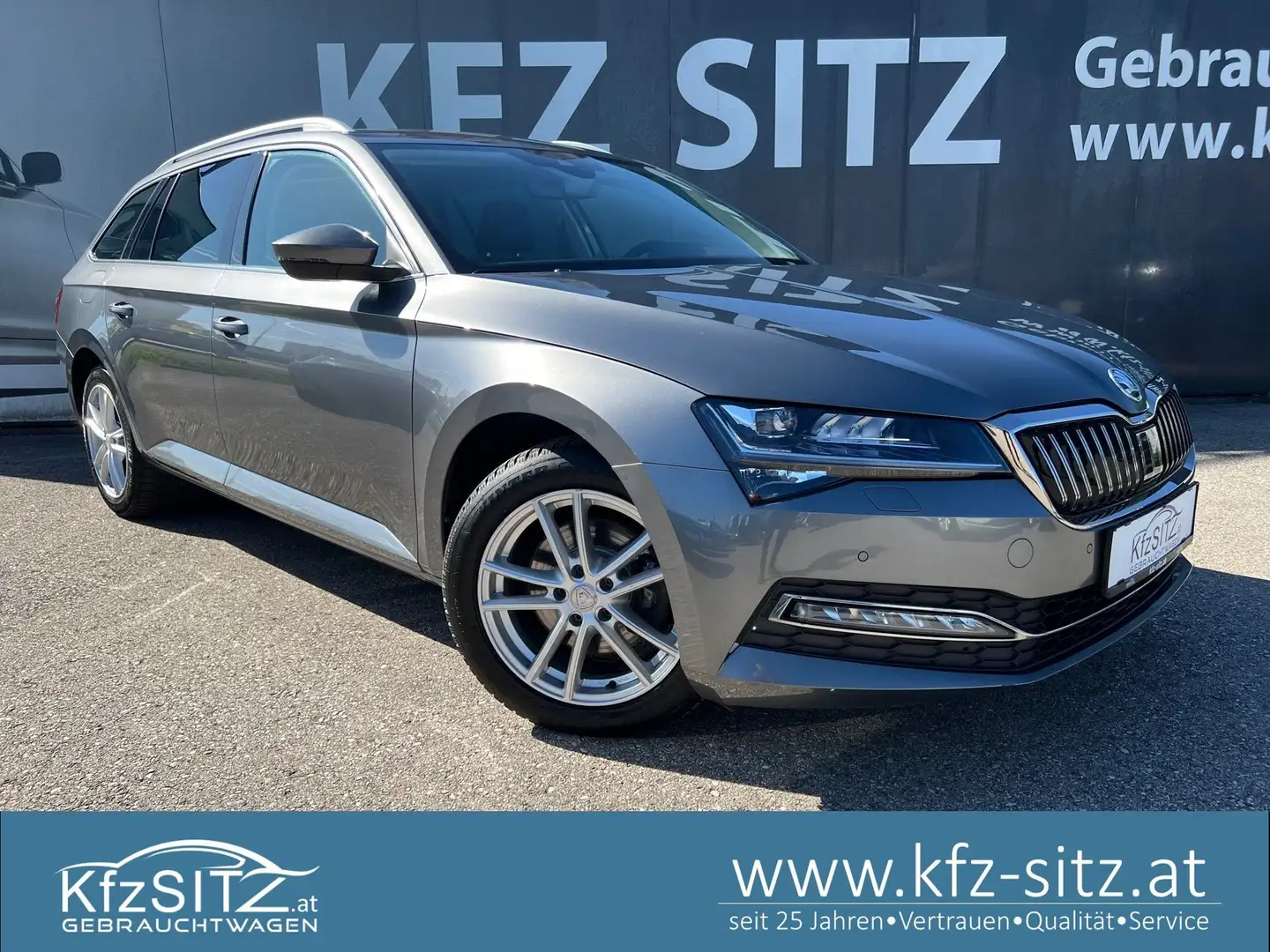 Skoda Superb Kombi 2,0 TDI Style DSG | AHK/ACC Grau - 1