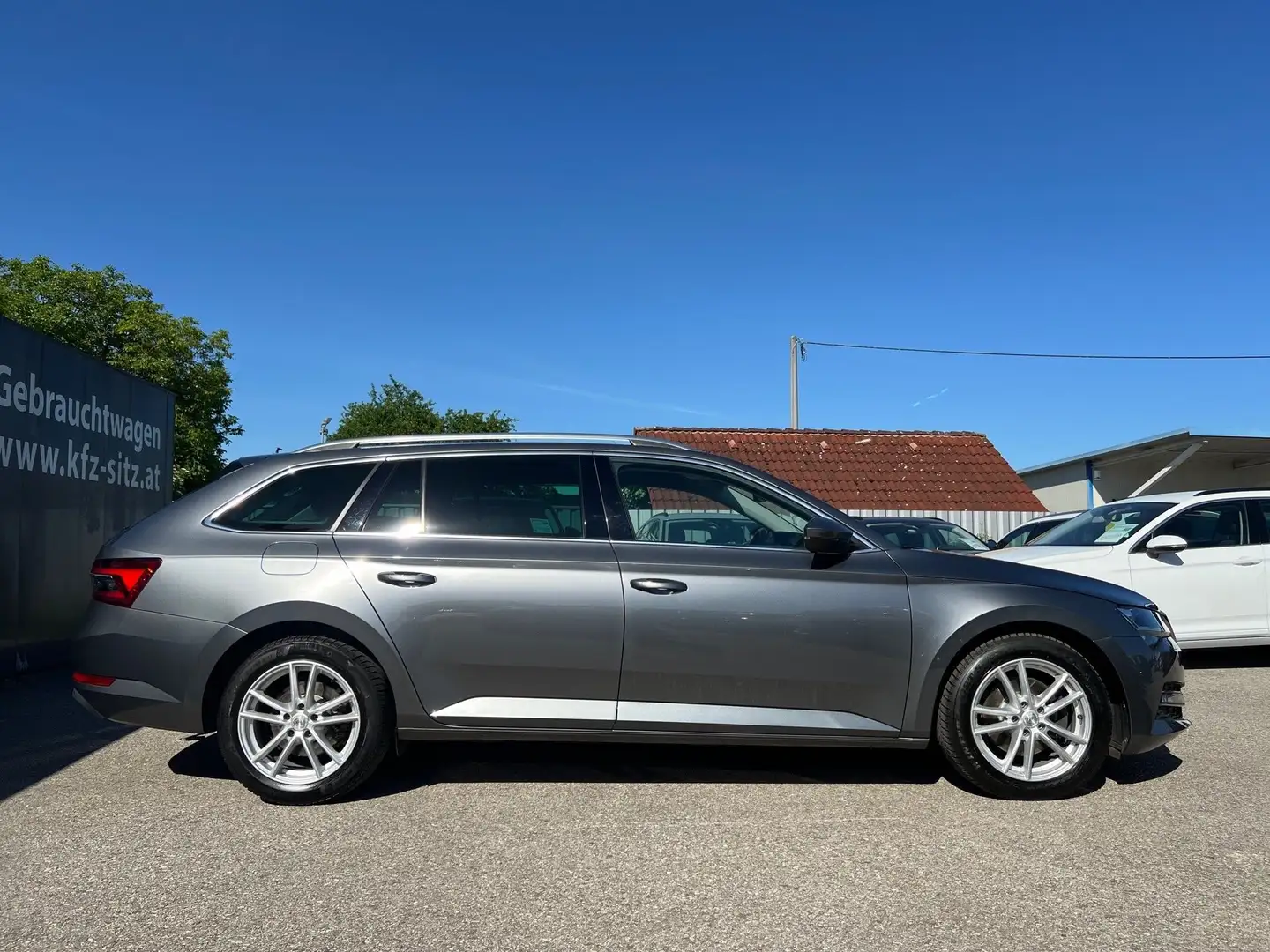 Skoda Superb Kombi 2,0 TDI Style DSG | AHK/ACC Grau - 2